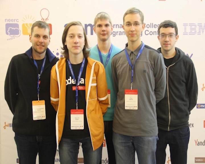 Школьники из ФМЛ завоевали бронзовую медаль на Всероссийской олимпиаде по программированию в Санкт-Петербурге
