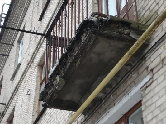 В Кирове управляющую компанию оштрафовали на 125 тысяч рублей за ненадлежащее содержание балконов.