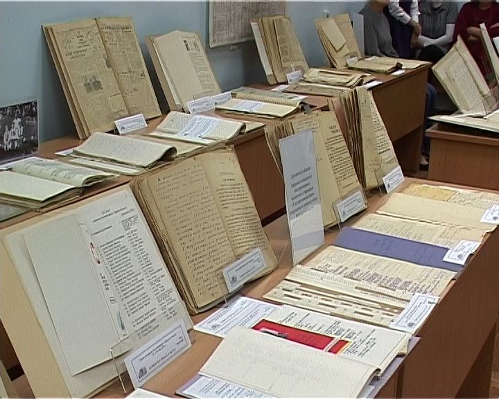 В областном архиве открылась выставка уникальных документов