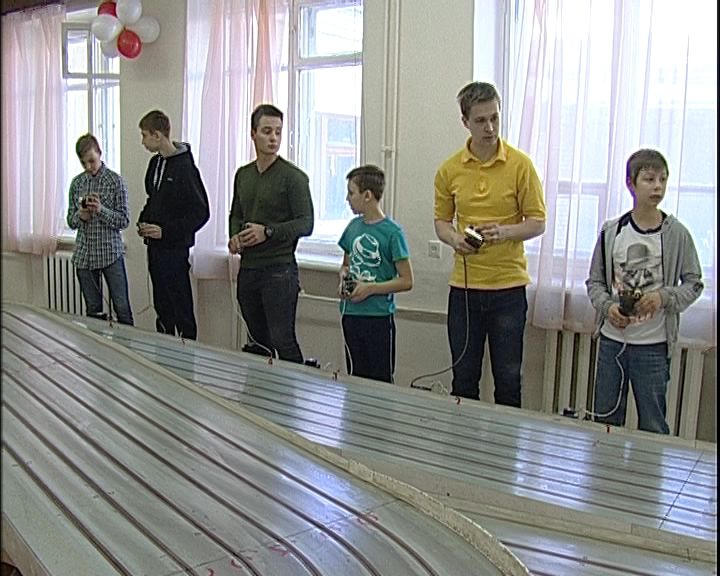 В Кирове проходят соревнования по автомодельному спорту