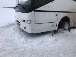 В Кировской области инспекторы ГИБДД помогли пассажирам сломавшегося автобуса.