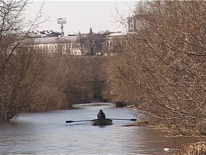 Уровень воды в реке Вятке поднялся отметки 398 сантиметров от нулевого поста.