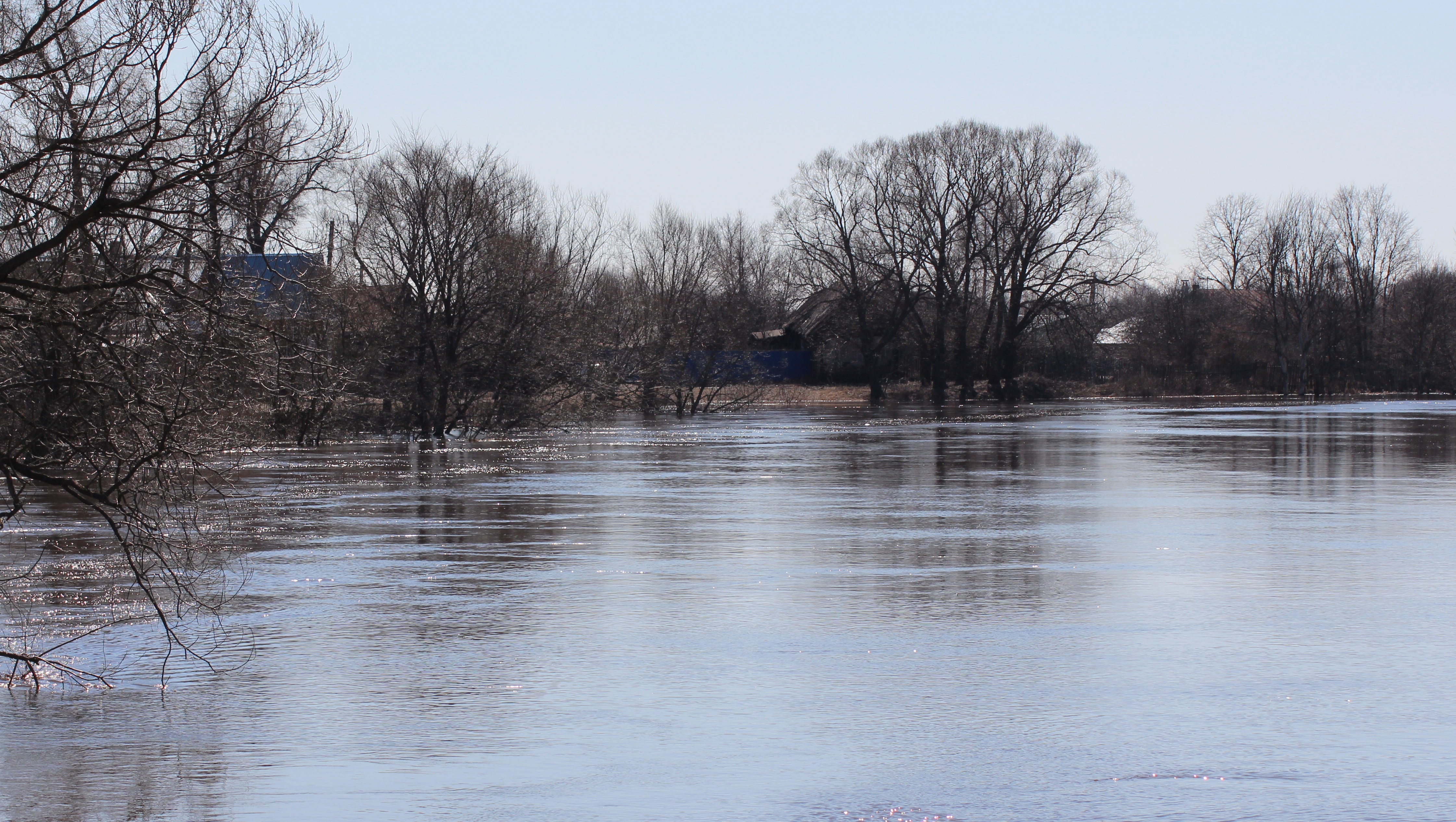 За сутки уровень воды в реке Вятке увеличился на 14 см.