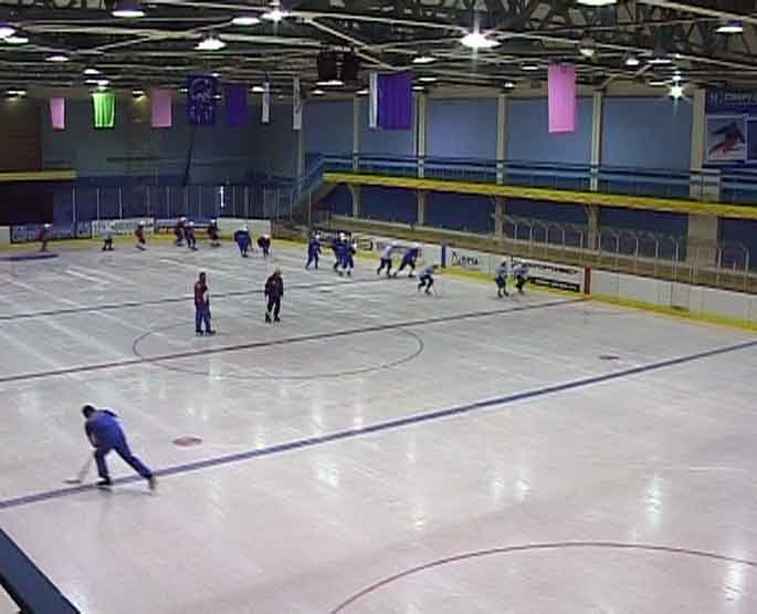 Первые ледовые тренировки хоккейного клуба «Родина»