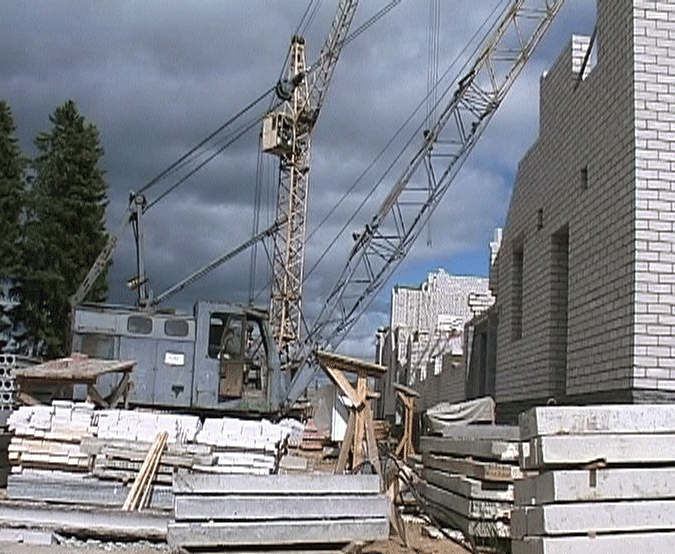 Строительство в поселке Мирный