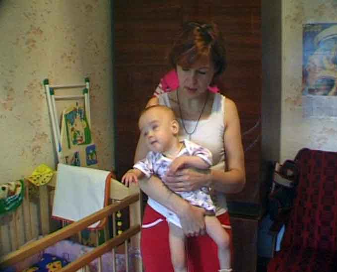 Годовалой девочке требуется помощь