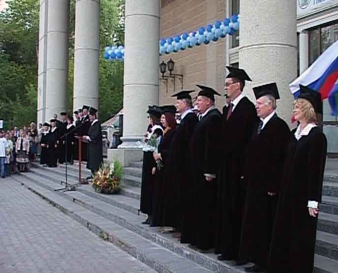 Первокурсники ВГГУ