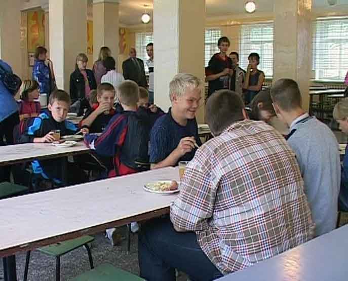 С этого года в школах конкурсная система снабжения продуктами