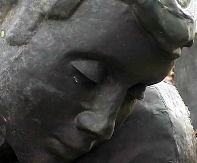 На реквием - с ножовкой и топором