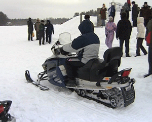 Снегоходный заезд в поселке Митино
