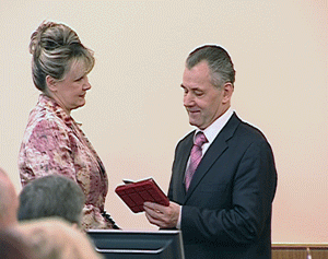 Сегодня губернатор области Николай Шаклеин вручил 14 жителям Кирова и Кировской области государственные награды