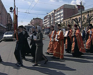 В Кирове прошел Крестный ход, посвященный памяти святых царственных страстотерпцев