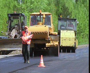 Сегодня практически в каждом районе областного центра ведется ремонт дорог