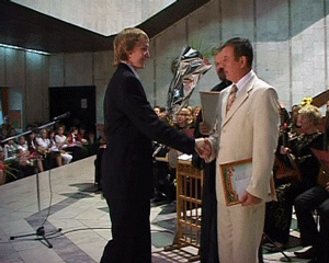 Стипендии лучшим учащимся .