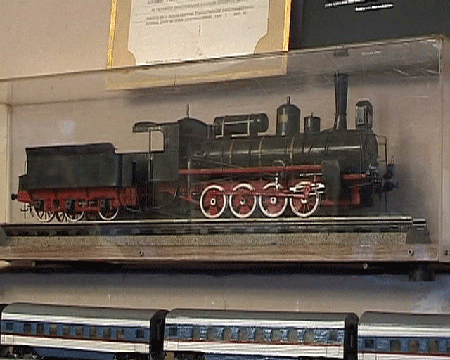 Фирменному  поезду  