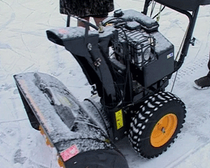 Снегоуборочная машина - подарок городской администрации хоккейной школе