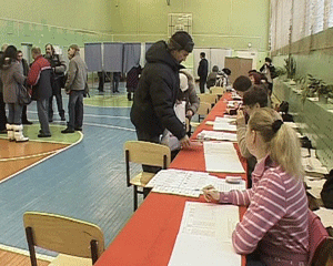 Губернатор Кировской области на избирательном участке