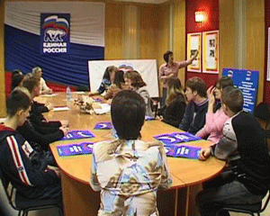 Очередное заседание молодёжного политического клуба «Россия - это мы!» в Вятских Полянах