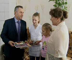 Губернатор Николай Шаклеин в гостях у семьи Краснощёковых из Санчурского района