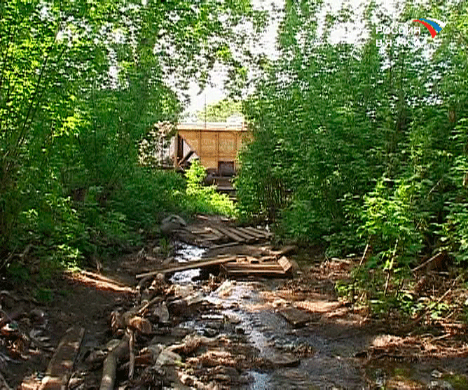 Утечка воды на улице Московской