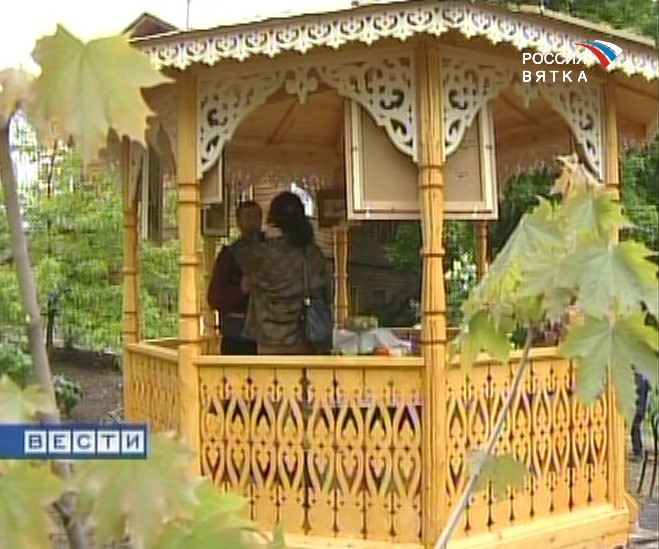 Народный умелец подарил музею беседку