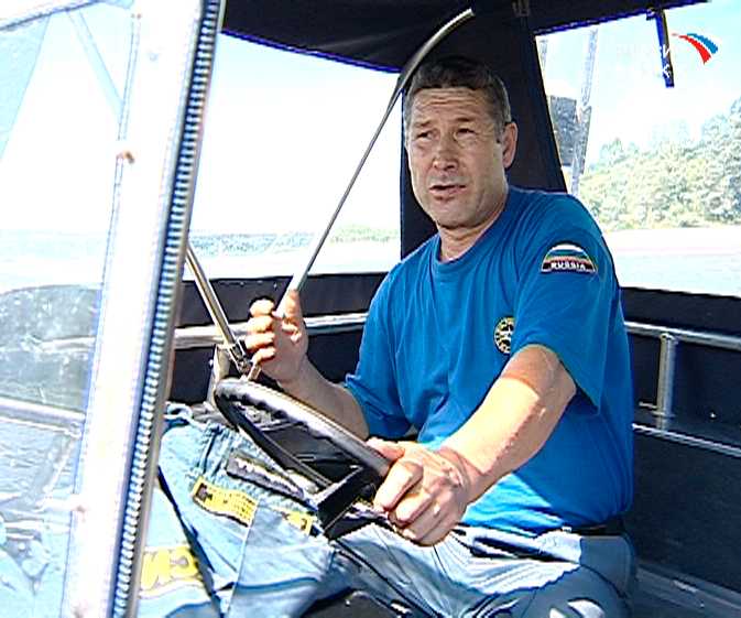 Семейная династия обеспечивает  безопасность на воде