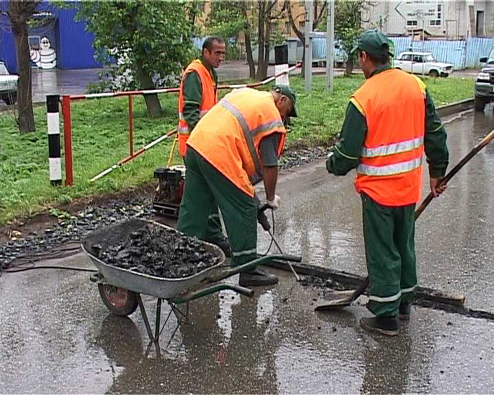 Труженики стальных магистралей взялись за дороги