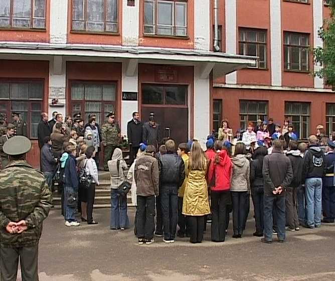 Открытие мемориальной доски в школе № 16