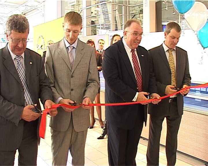 Новый дилерский центр автосалона 