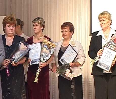 50 учителей получили дипломы правительства и денежные премии