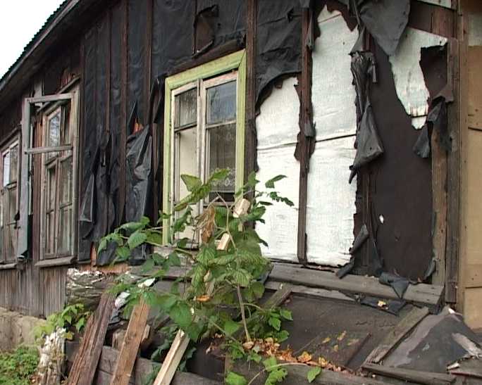 Аварийные дома на улице Молодежной Нововятского района