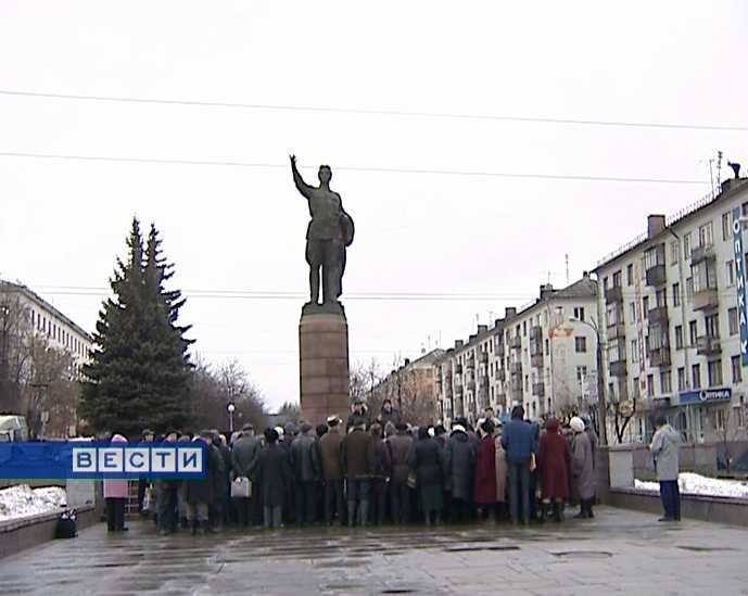 Митинг у памятника Кирова