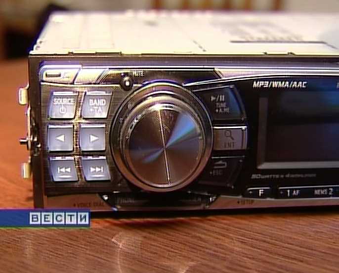 За автомагнитолой - с газовым баллончиком