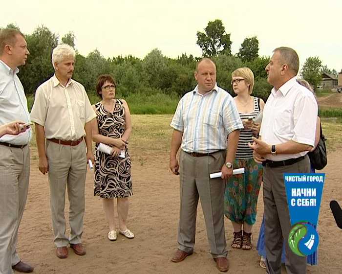 Владимир Быков проверил организацию летнего отдыха на пляже