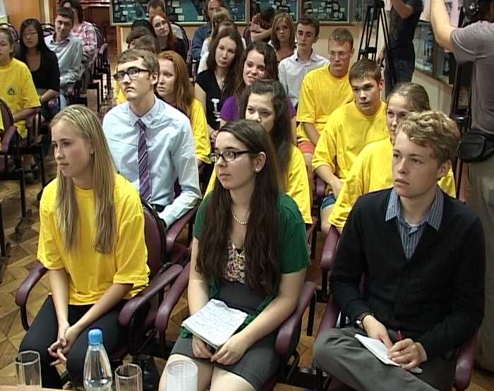 Руки через океан