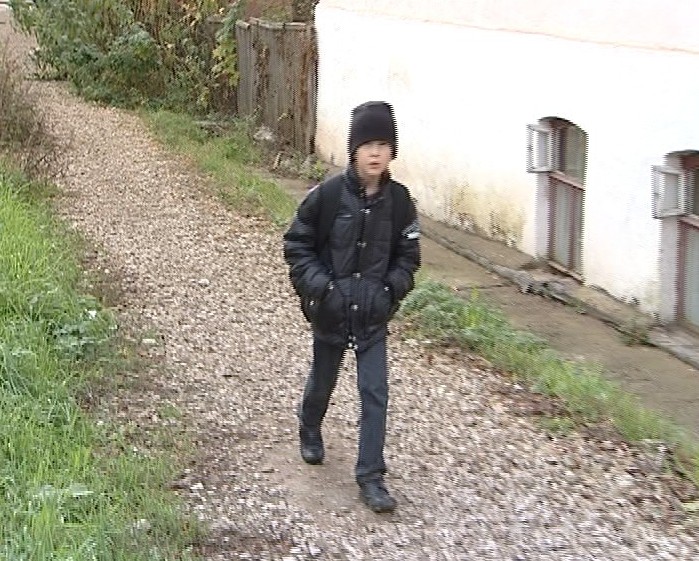 На углу улиц Красноармейской и Большевиков нет тротуара