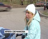 На углу улиц Красноармейской и Большевиков нет тротуара