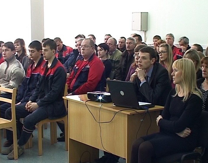 Визит Владимира Быкова на Вятский фанерный комбинат