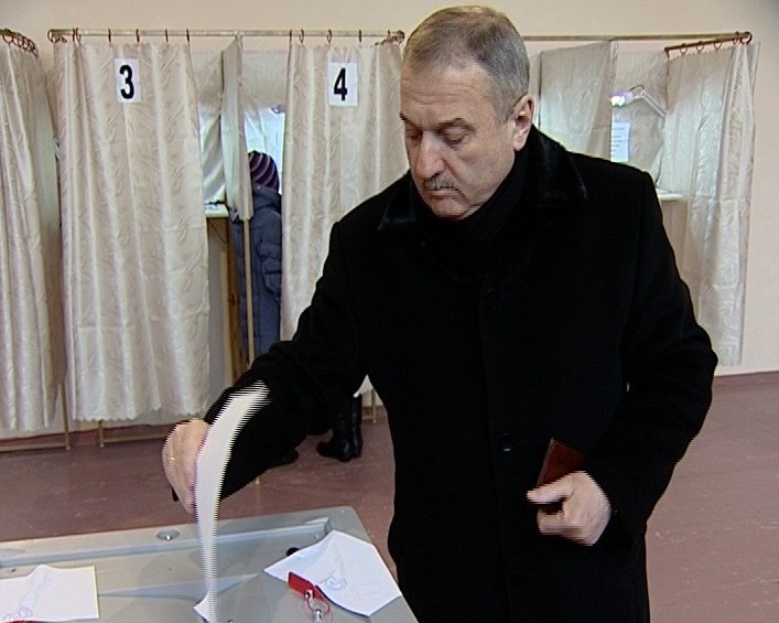 Фердауис Юсупов  и Владимир Быков на выборах