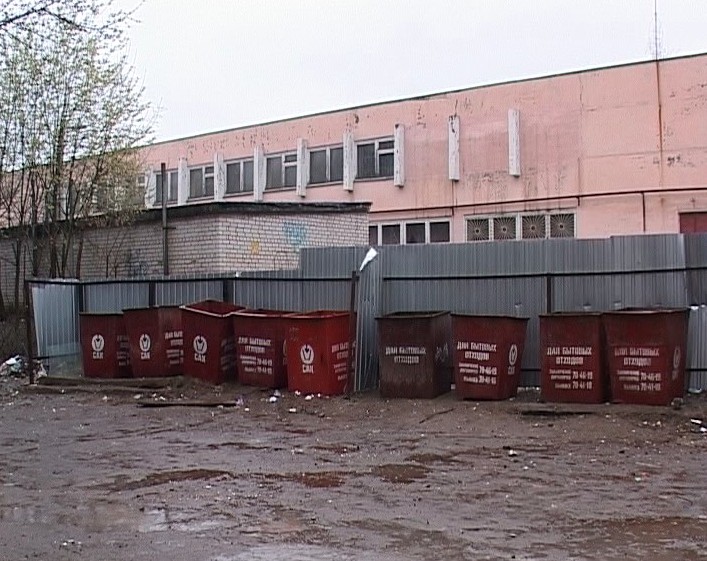 Мусор во дворе