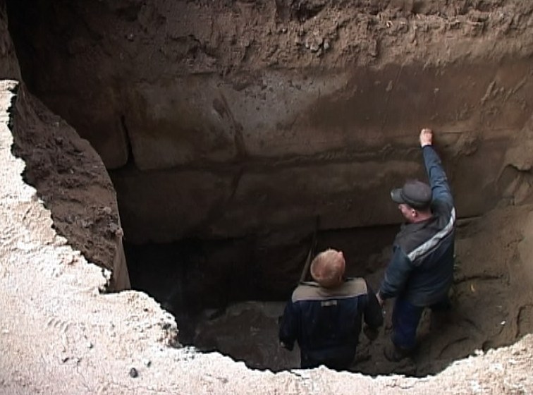 Яма на улице Блюхера