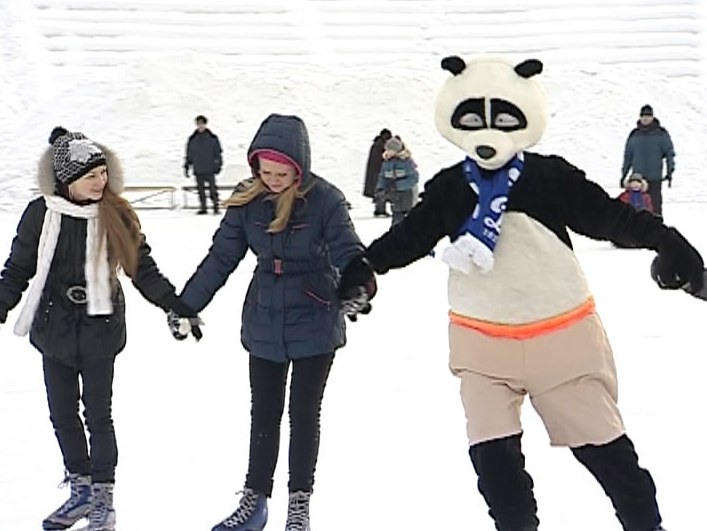 С пандой на коньках