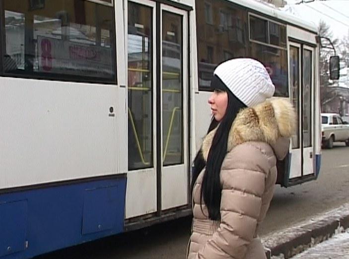 Девочку в троллейбусе ударило током