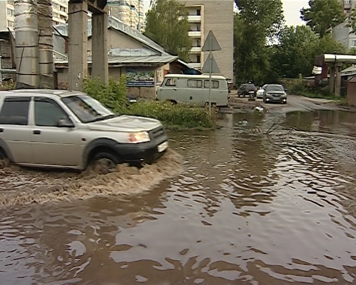 Осторожно - опасная лужа!