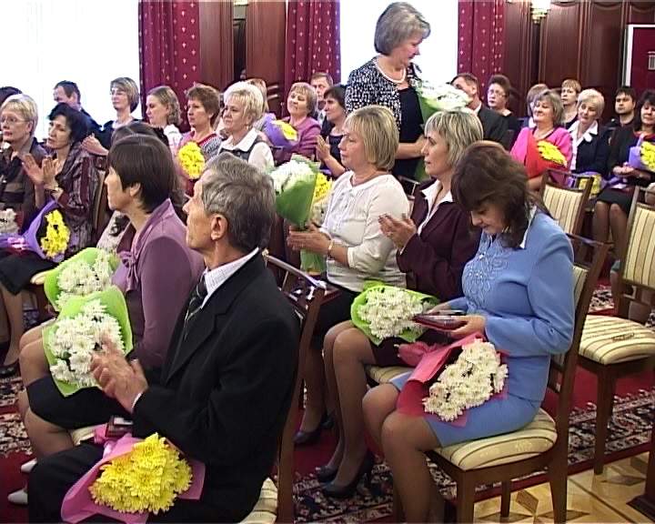 Награждение педагогов почетными знаками 