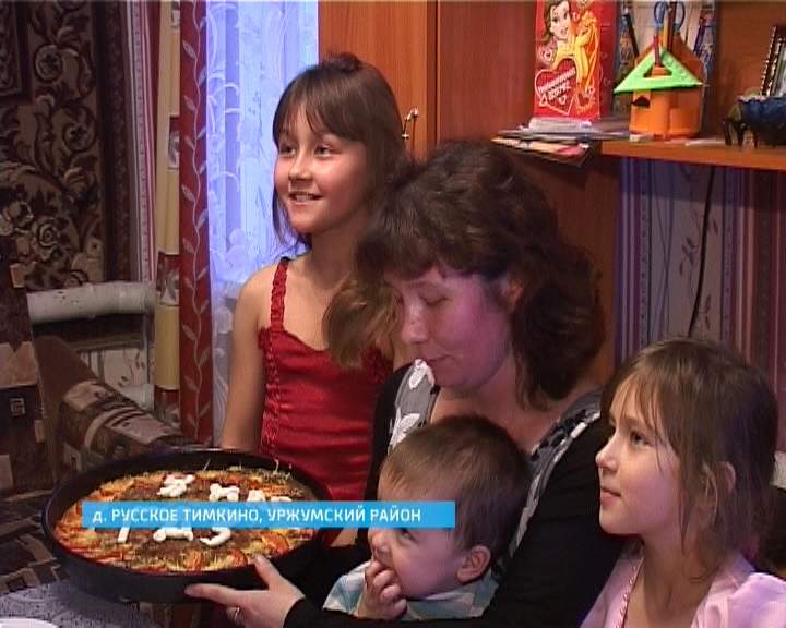 Александр Галицких поздравил с наступающим Новым годом многодетную семью Гребневых