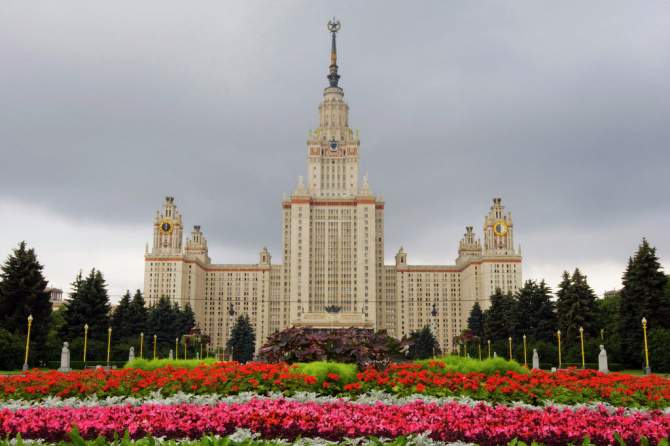 Абитуриенты, поступающие в МГУ, получат дополнительные баллы за аттестат с отличием и за серебряный или золотой значок ГТО.