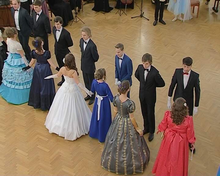 Бал студентов в библиотеке имени Герцена