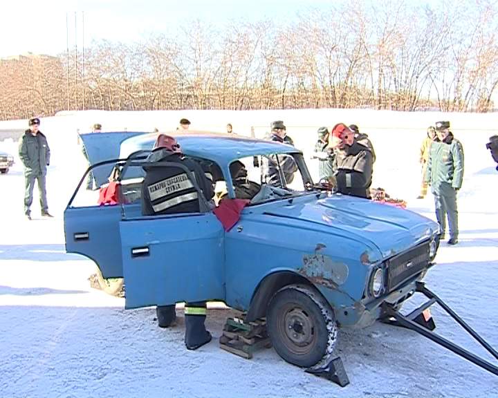 Тренировка МЧС: сдача норматива по реагированию на ДТП.