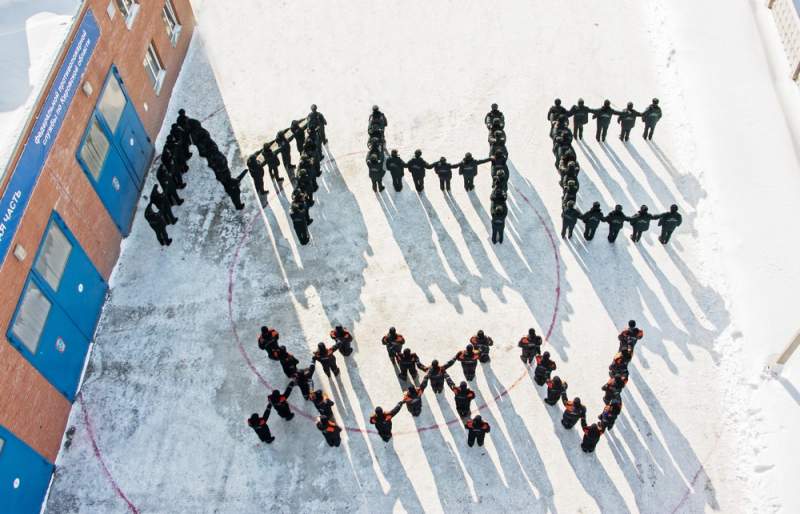 Кировские сотрудники МЧС устроили флешмоб.